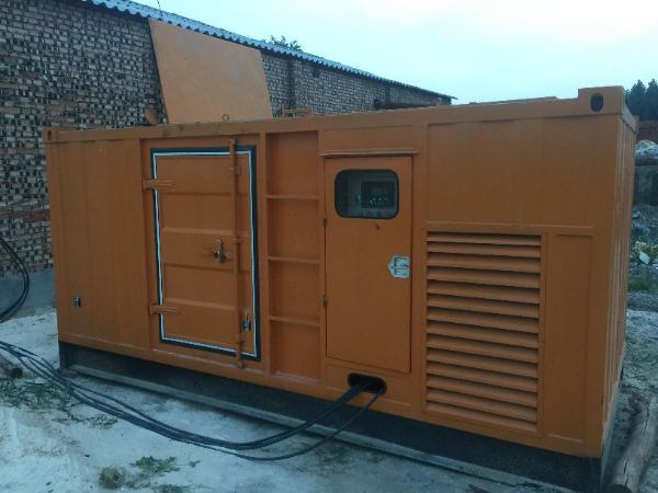 贺兰发电机组长期使用中，电缆线的敷设路径有哪些要求？