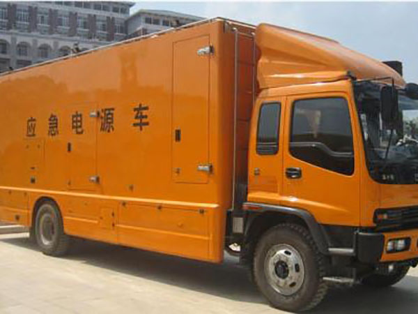 贺兰冬季柴油发电机启动前，如何检查燃油系统中的积水？